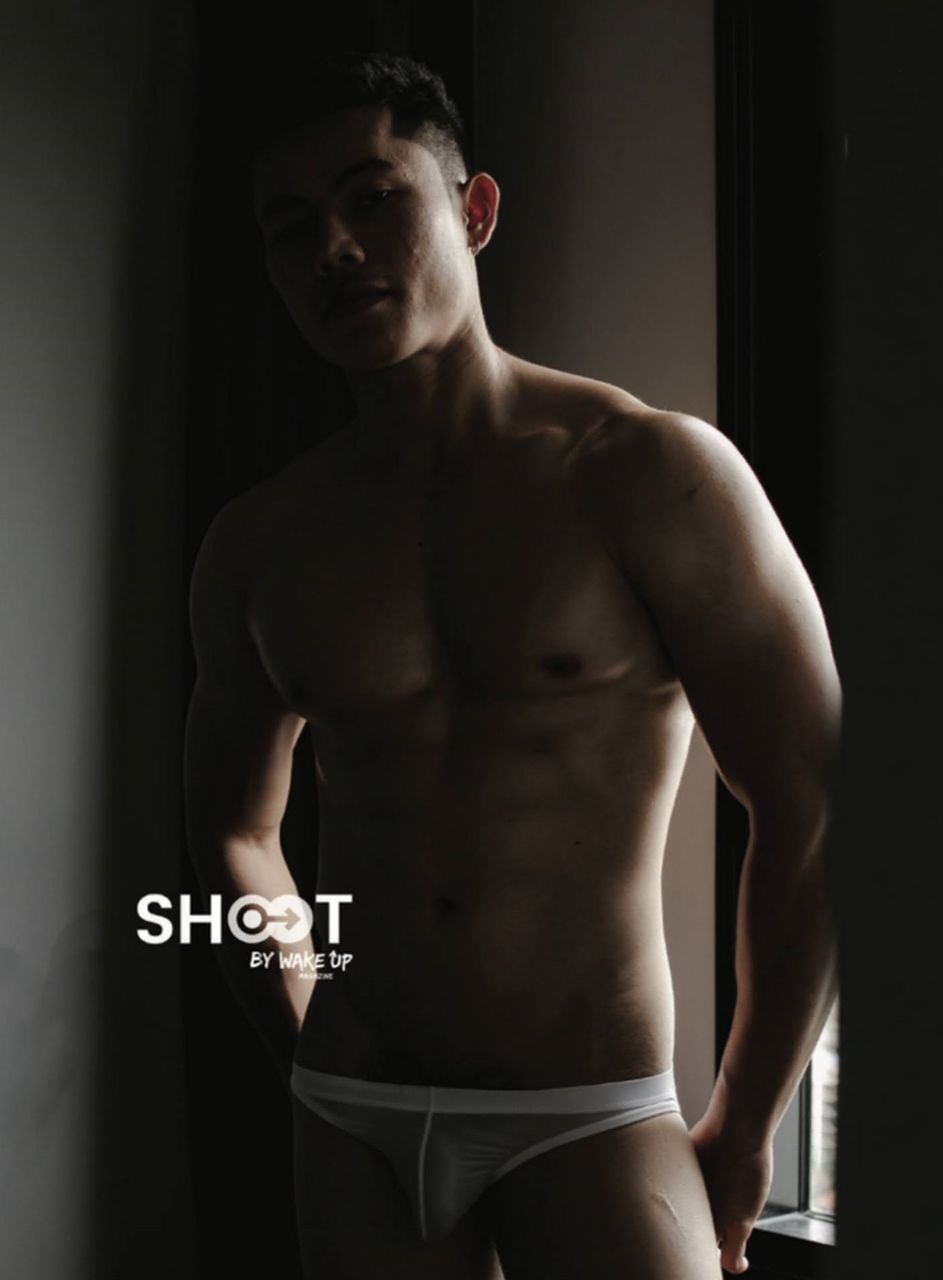 หนุ่มหล่อขึ้นปก 1025.5