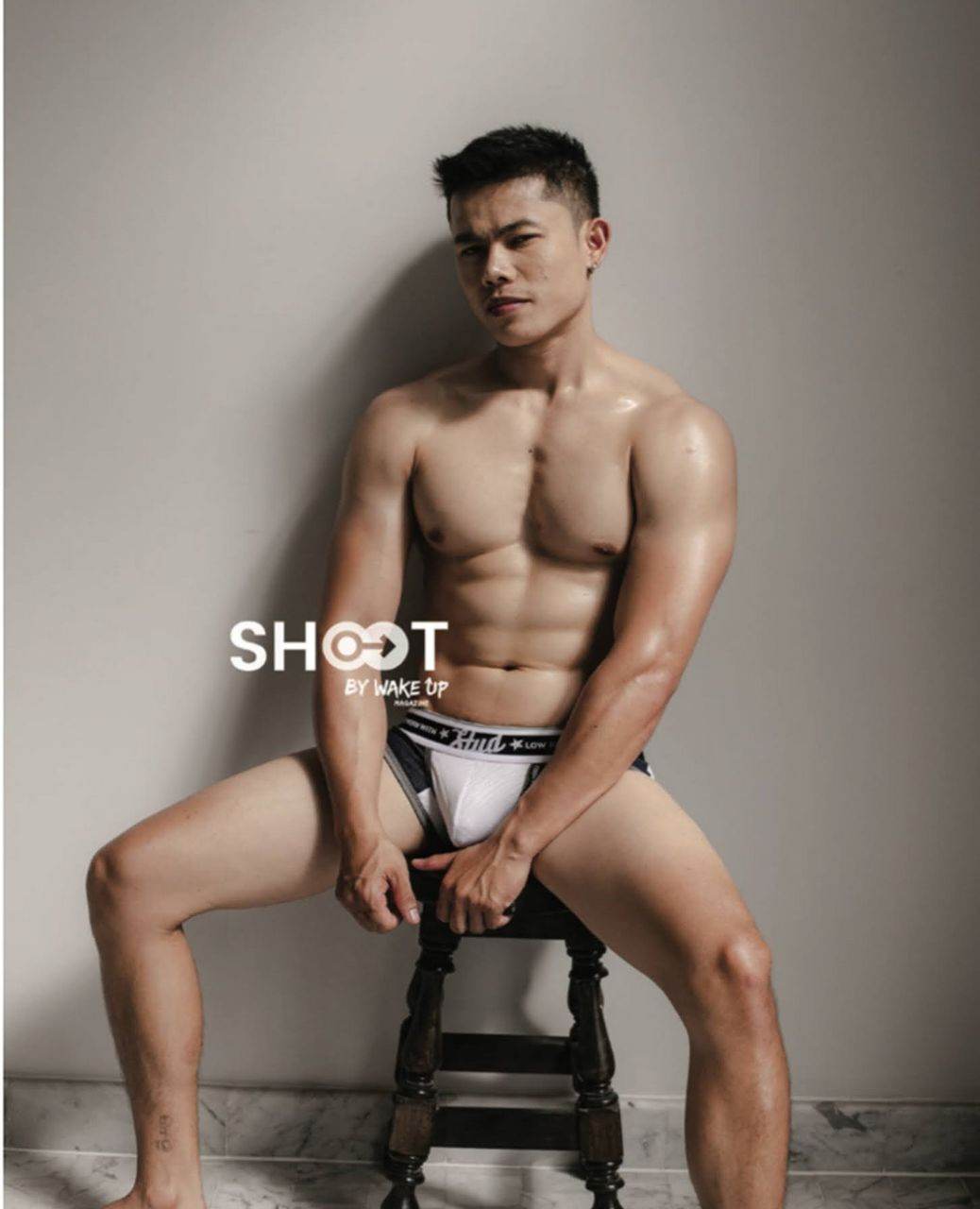 หนุ่มหล่อขึ้นปก 1025.5