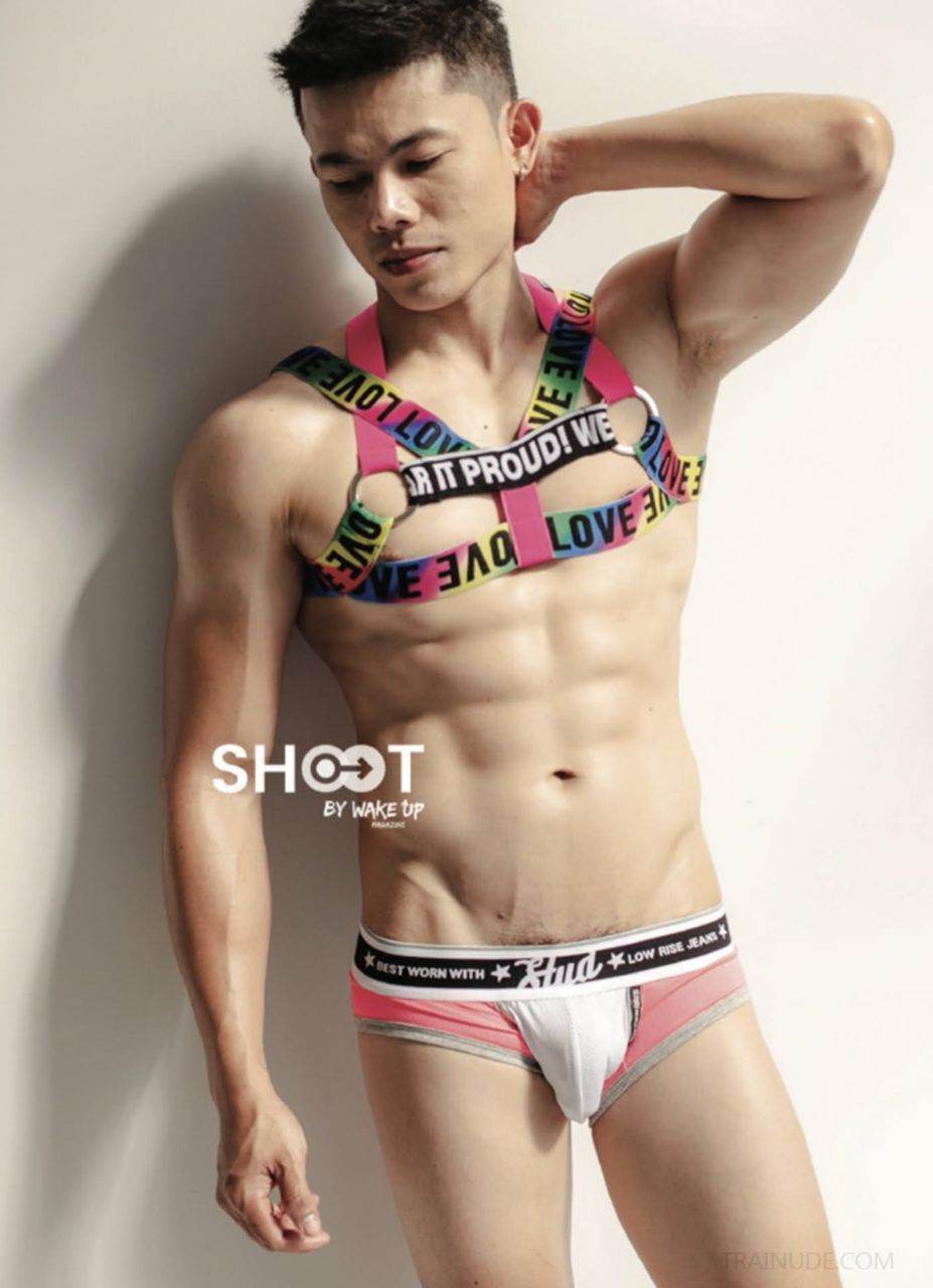 หนุ่มหล่อขึ้นปก 1025.5