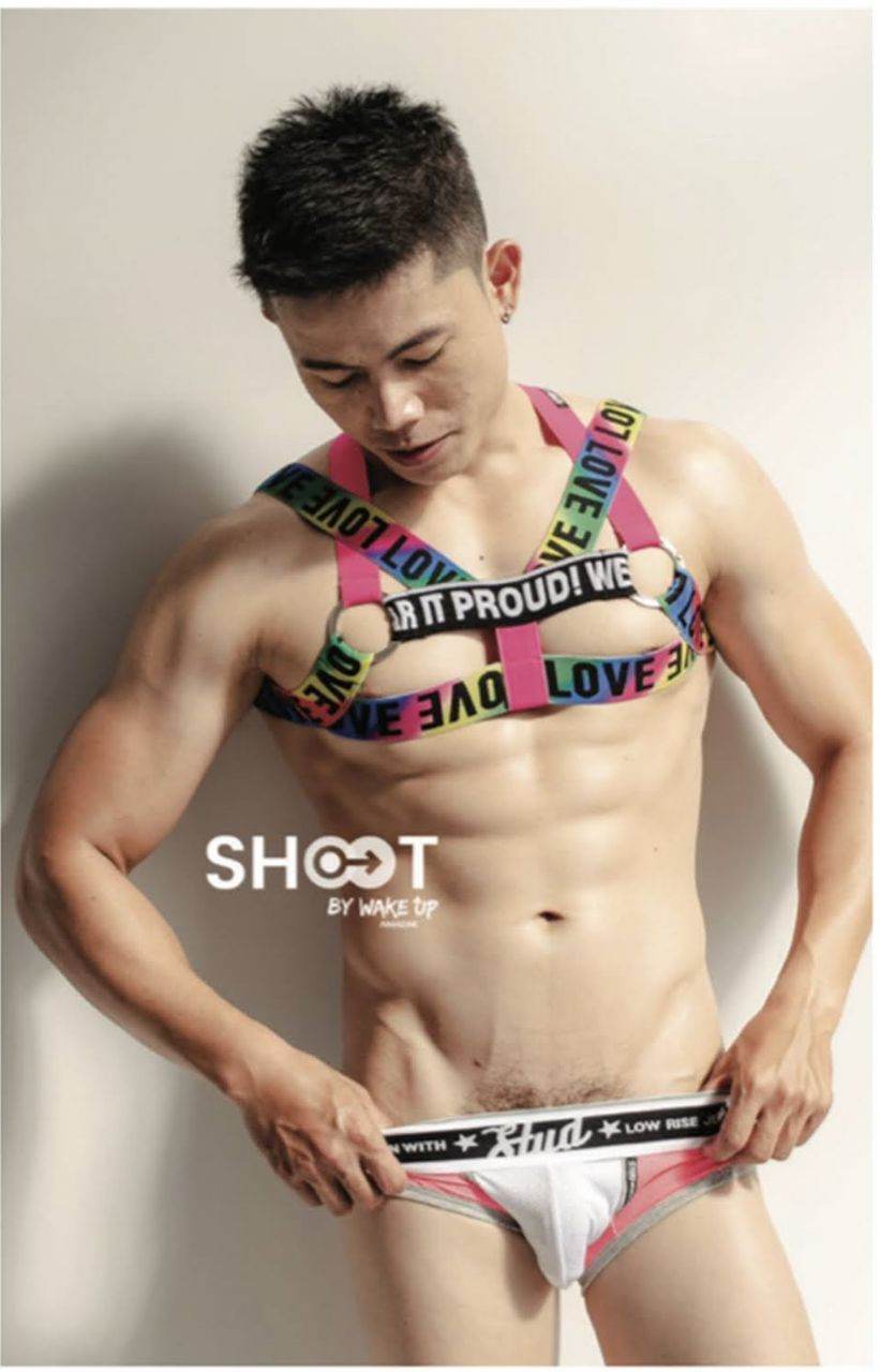 หนุ่มหล่อขึ้นปก 1025.5