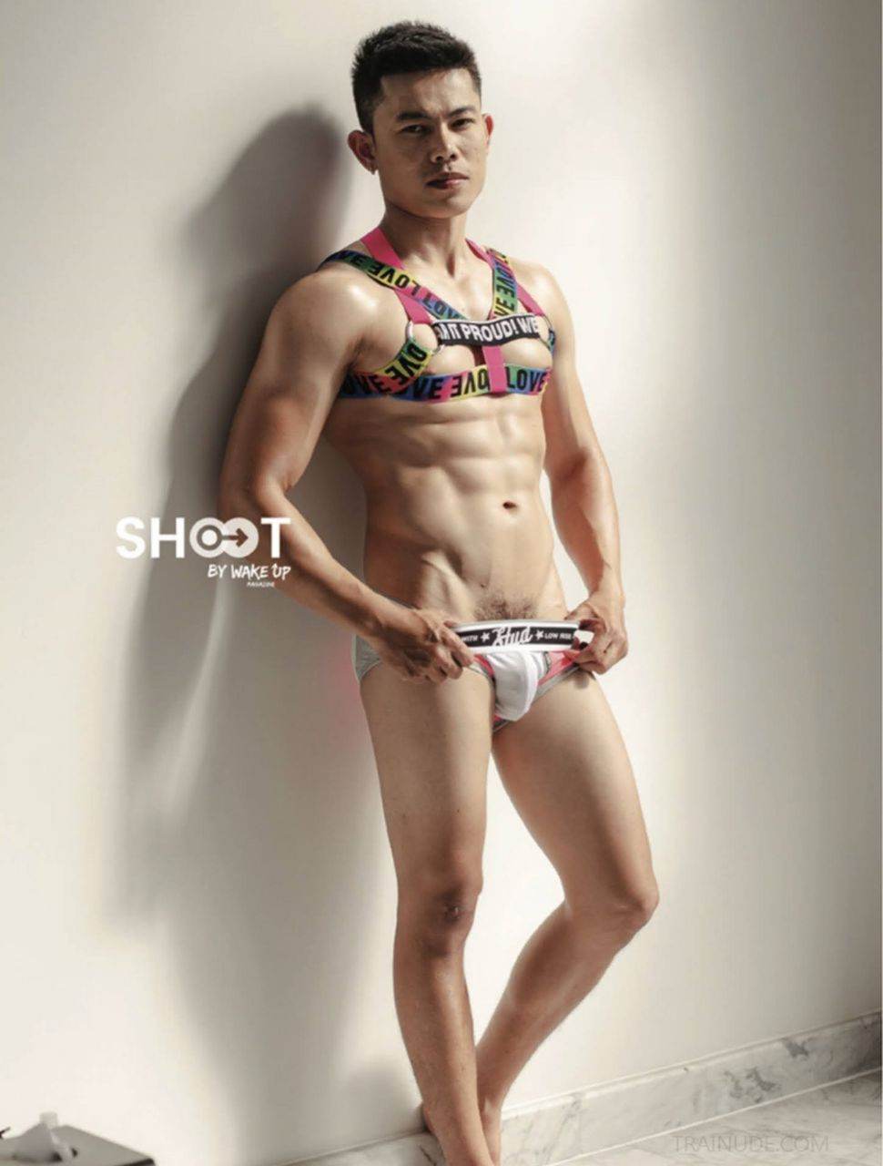 หนุ่มหล่อขึ้นปก 1025.5