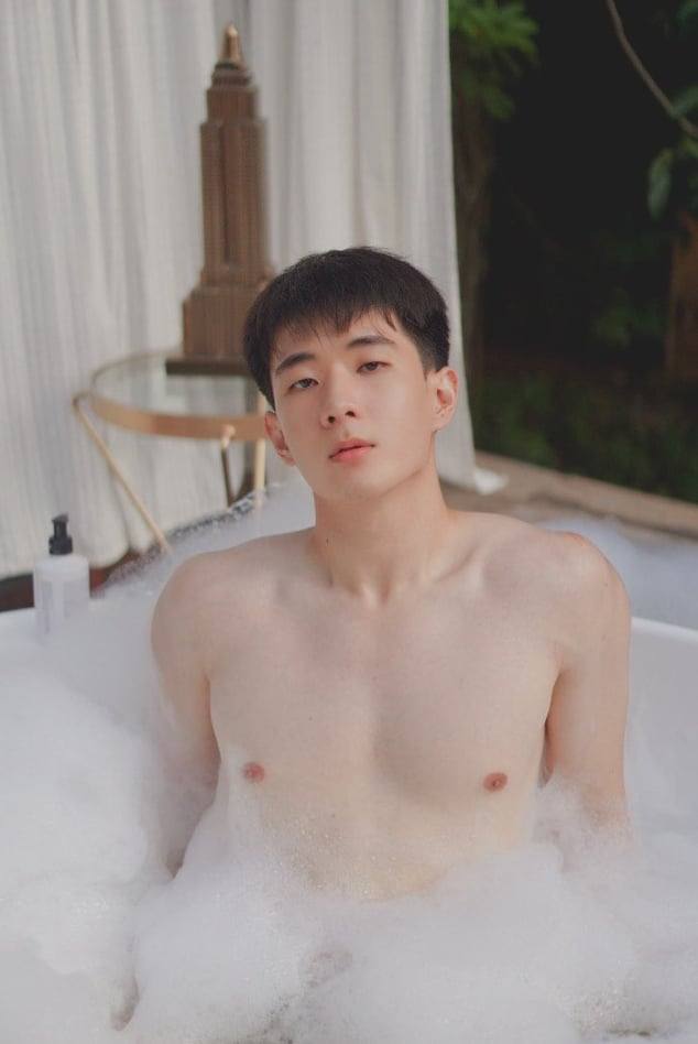 ถอดโชว์เรือนร่าง 2726