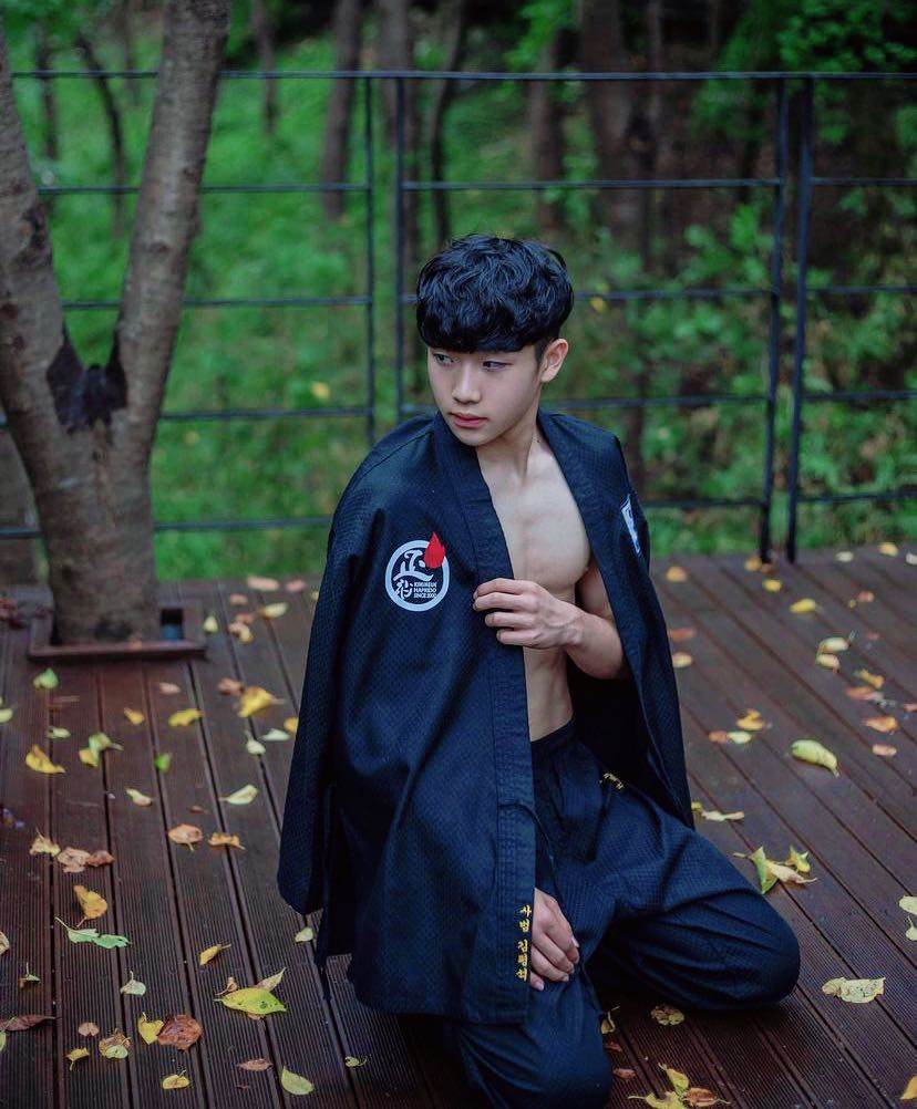 ถอดโชว์เรือนร่าง 2727