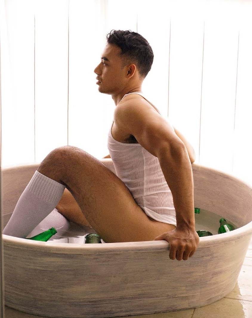 หนุ่มหล่อขึ้นปก 1032.1