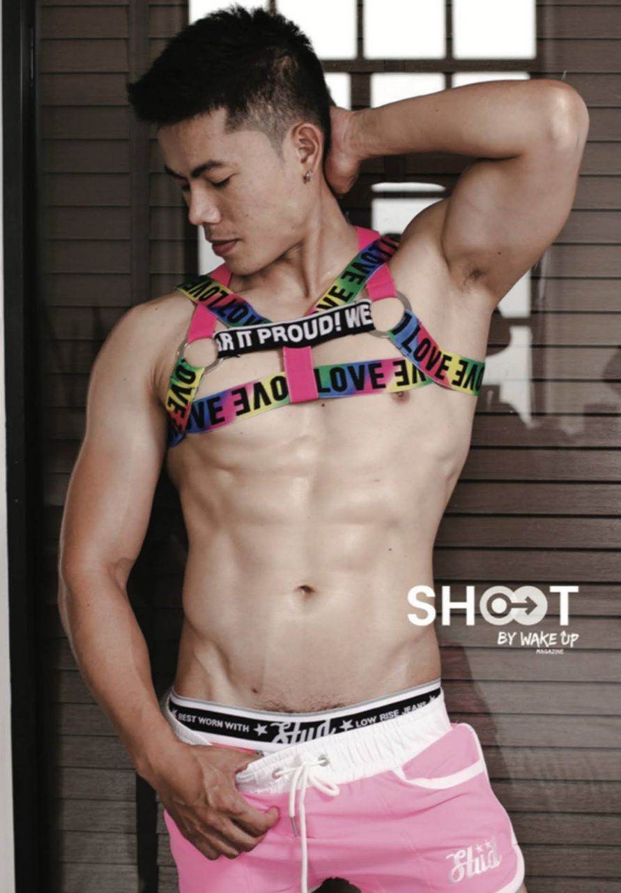 หนุ่มหล่อขึ้นปก 1025.6