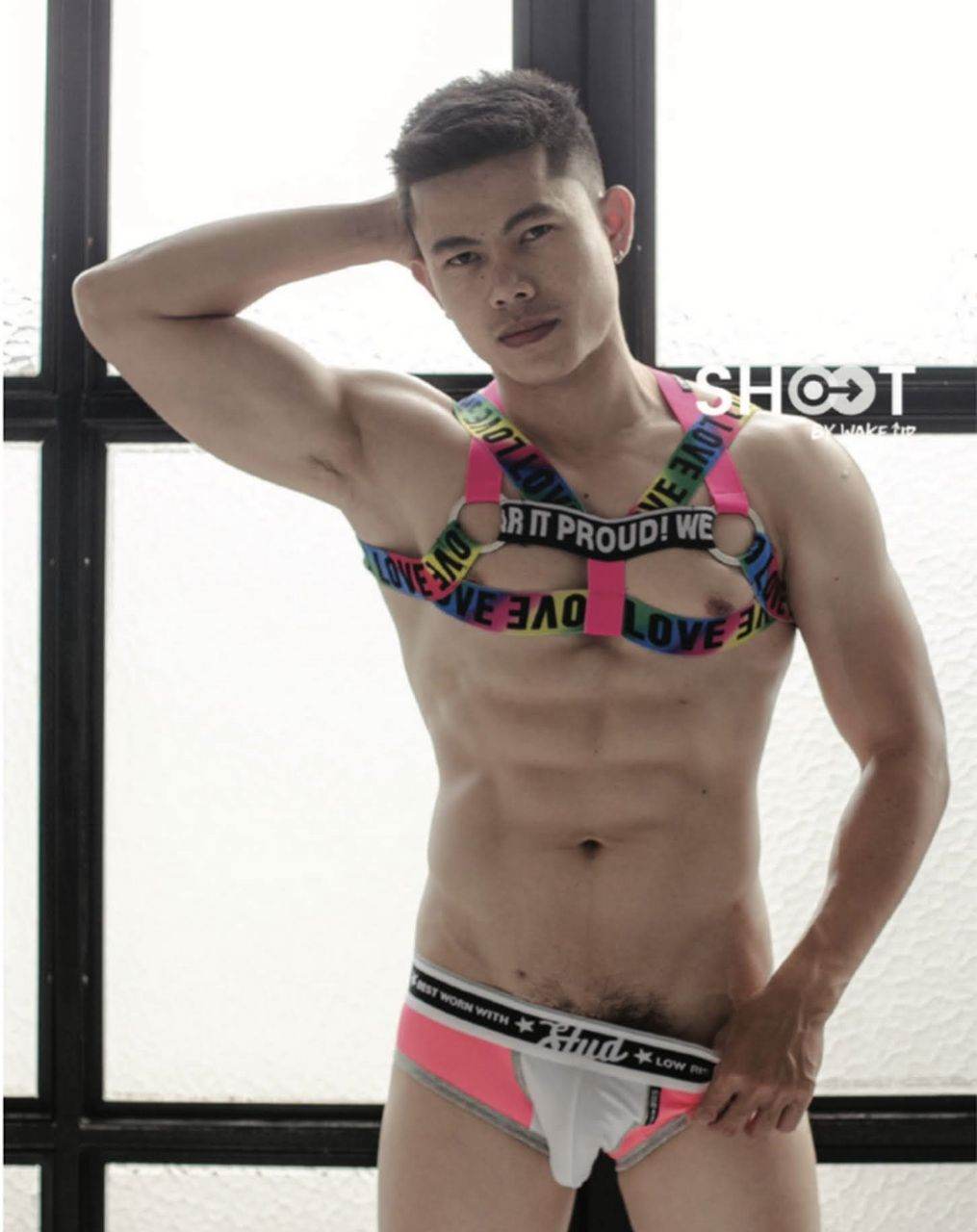 หนุ่มหล่อขึ้นปก 1025.6