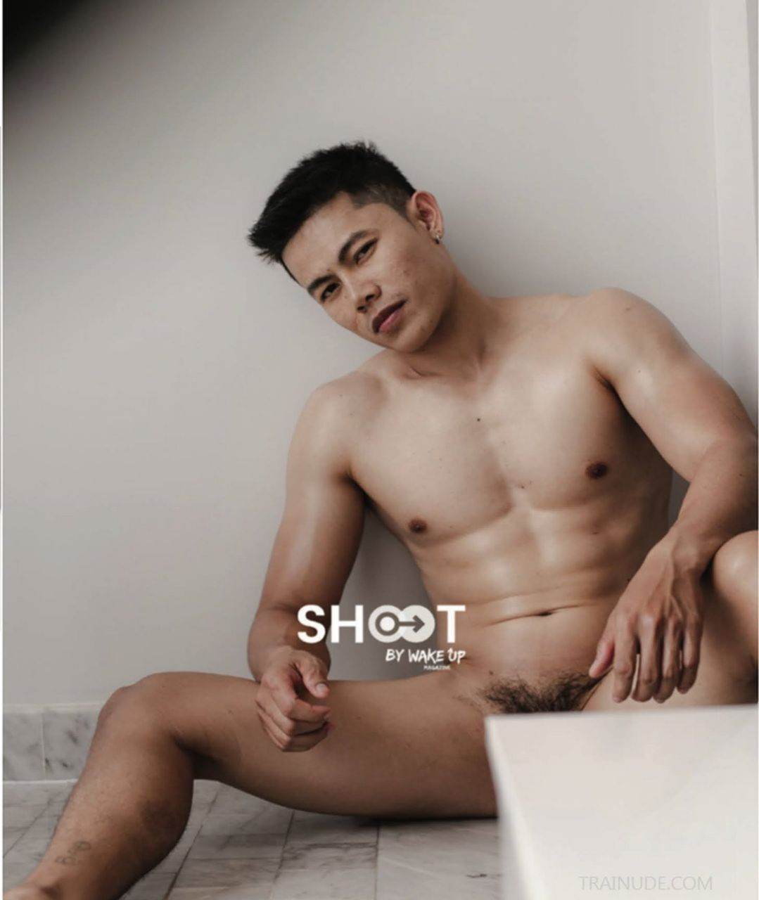 หนุ่มหล่อขึ้นปก 1025.6