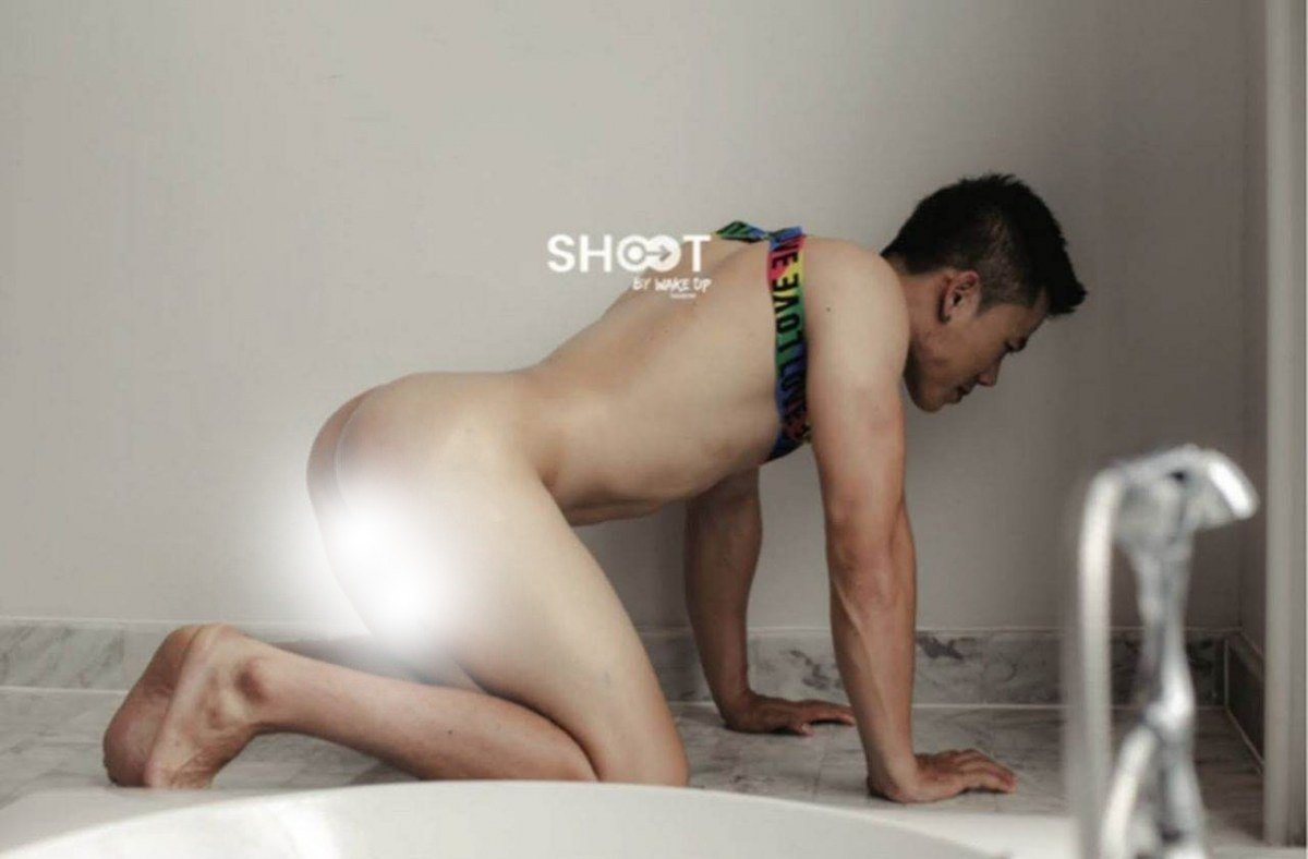 หนุ่มหล่อขึ้นปก 1025.6