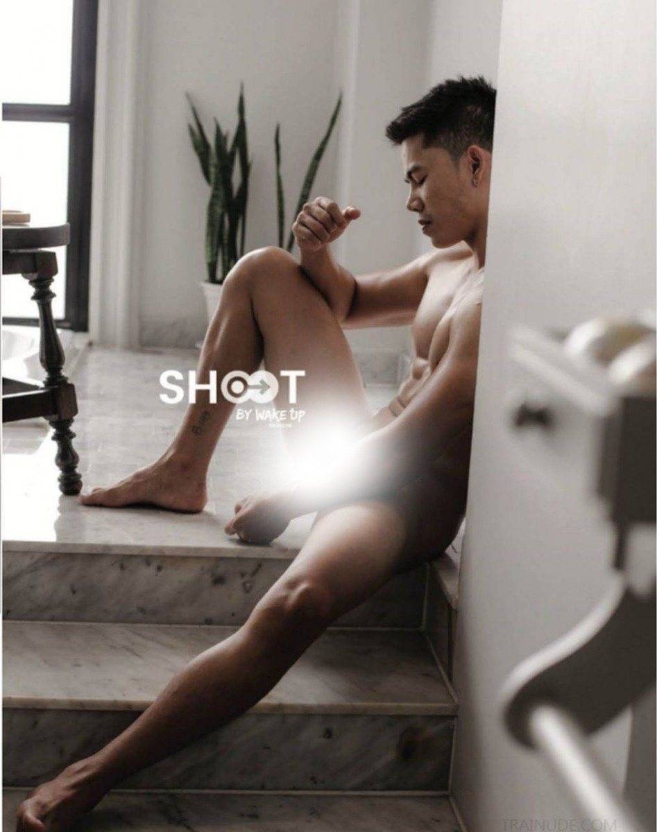 หนุ่มหล่อขึ้นปก 1025.6