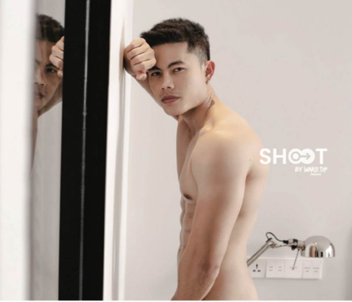 หนุ่มหล่อขึ้นปก 1025.7