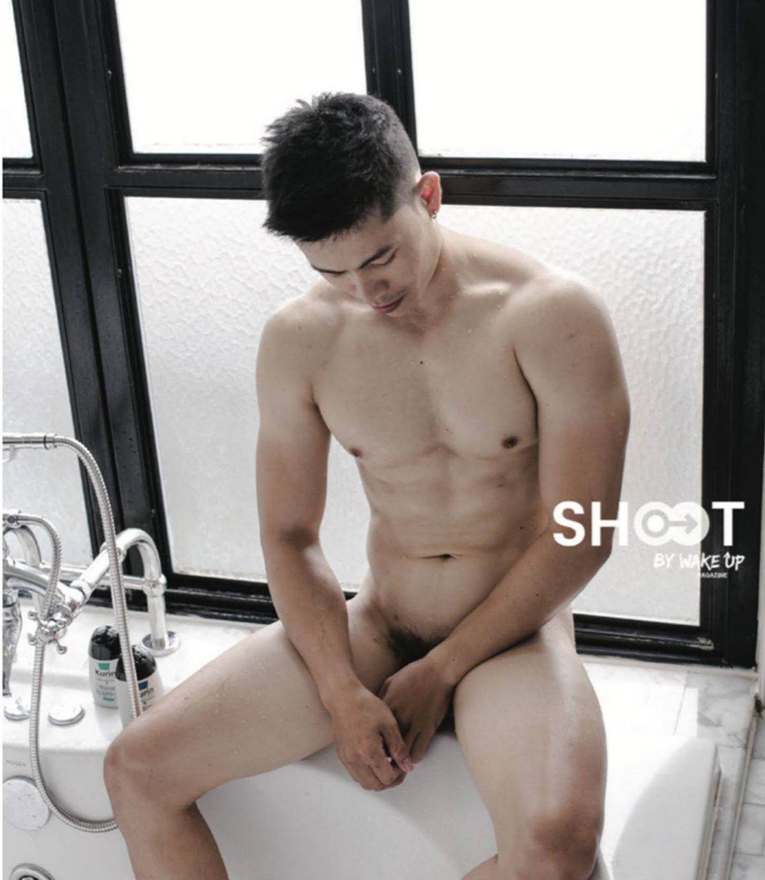 หนุ่มหล่อขึ้นปก 1025.7
