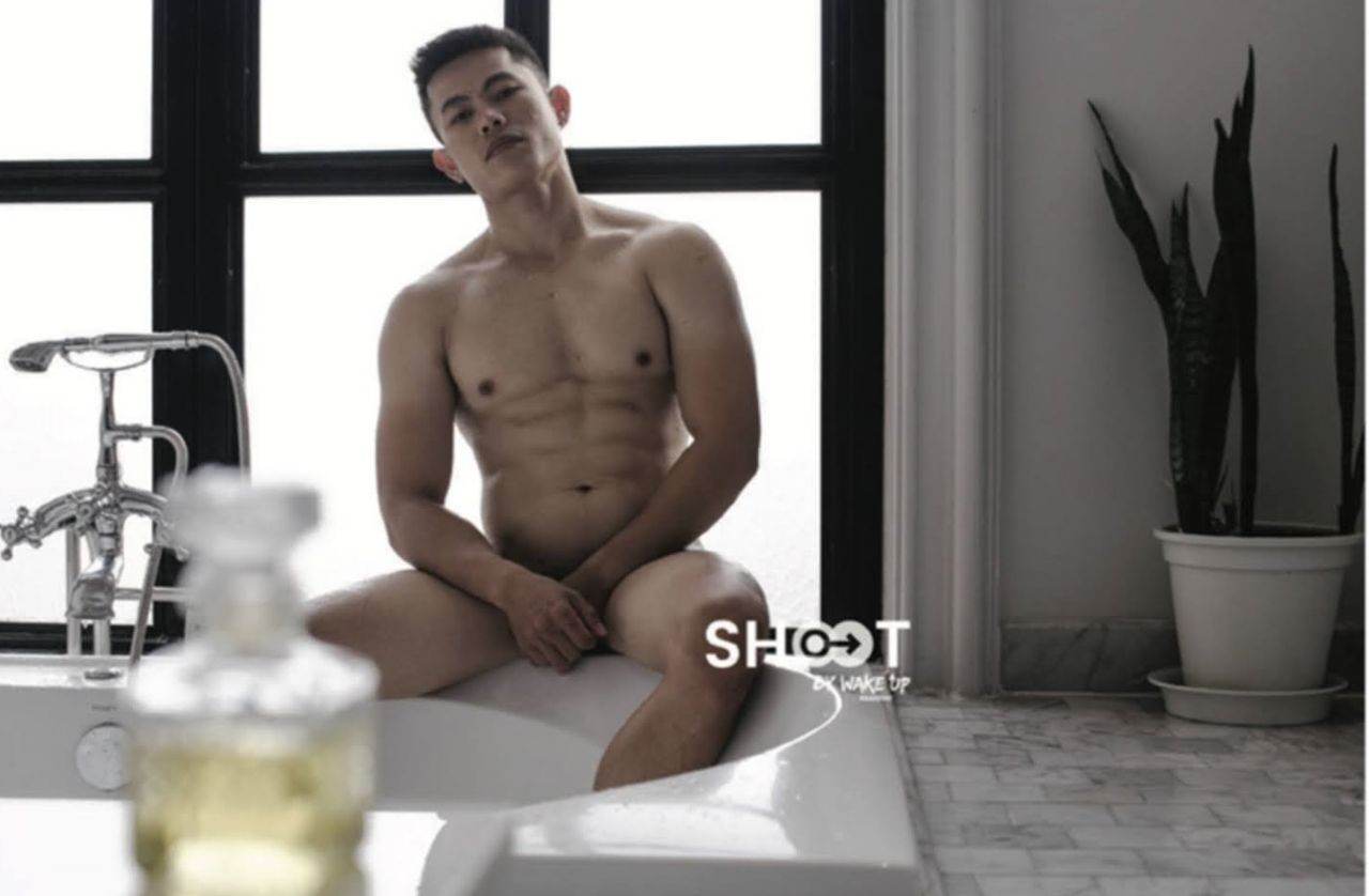 หนุ่มหล่อขึ้นปก 1025.7