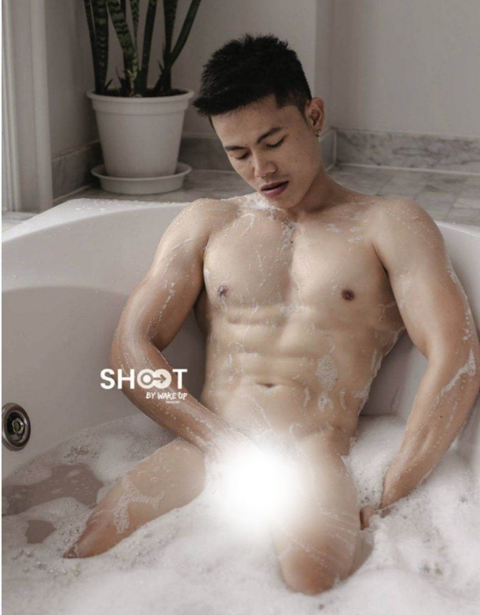 หนุ่มหล่อขึ้นปก 1025.7