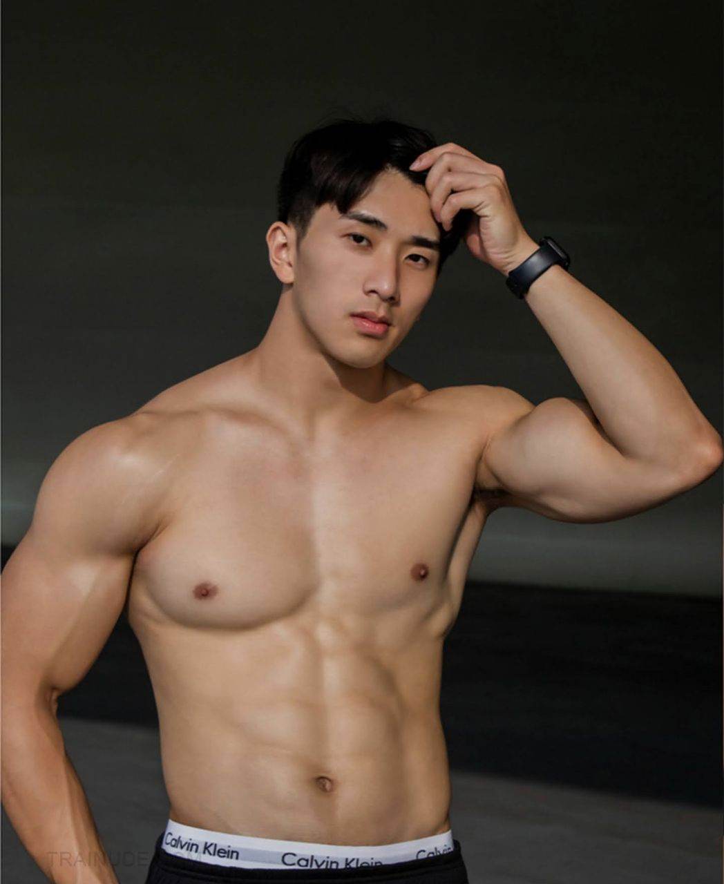 หนุ่มหล่อขึ้นปก 1027.5