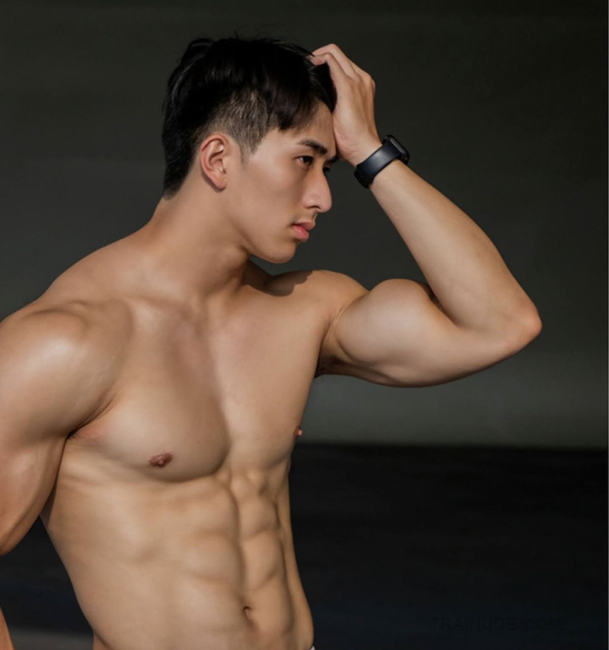 หนุ่มหล่อขึ้นปก 1027.5