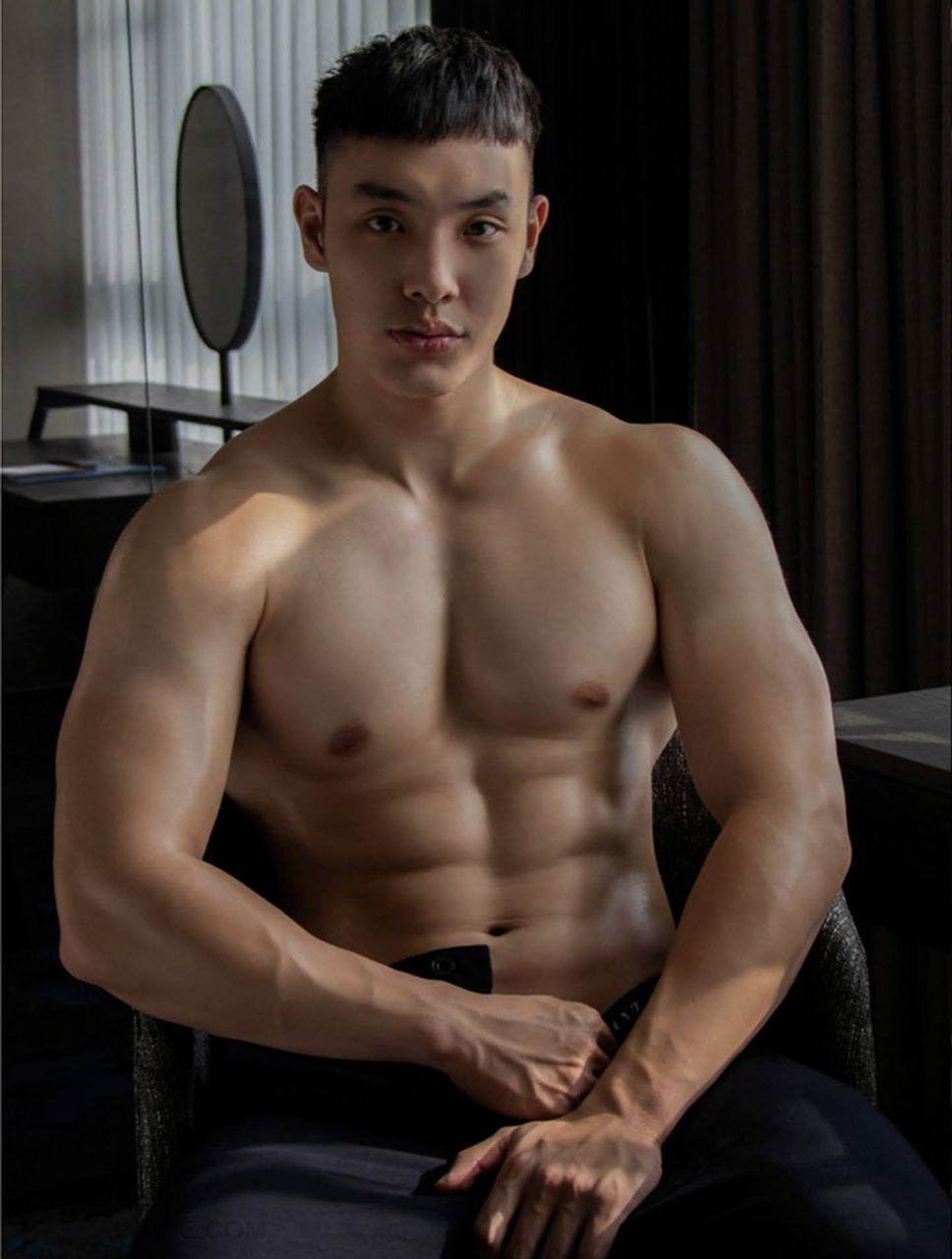 หนุ่มหล่อขึ้นปก 1027.5