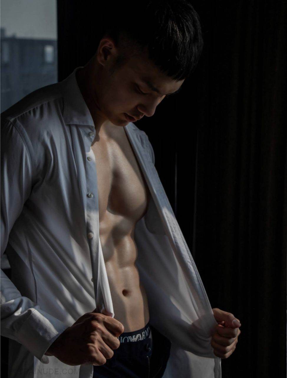หนุ่มหล่อขึ้นปก 1027.5