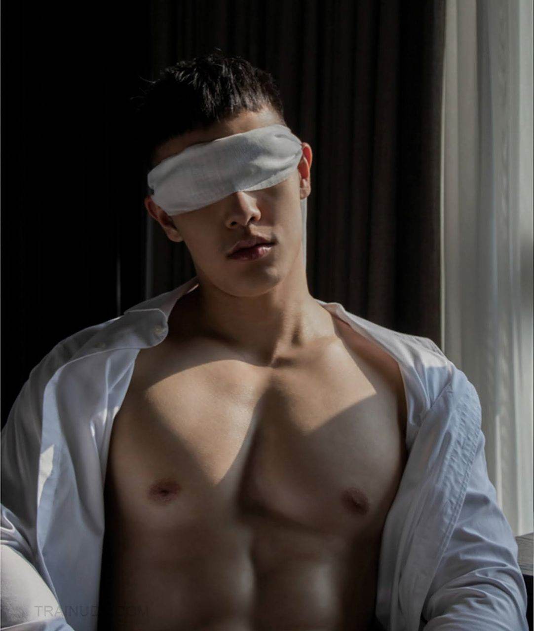 หนุ่มหล่อขึ้นปก 1027.5