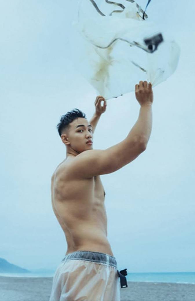 หนุ่มหล่อขึ้นปก 1028.5