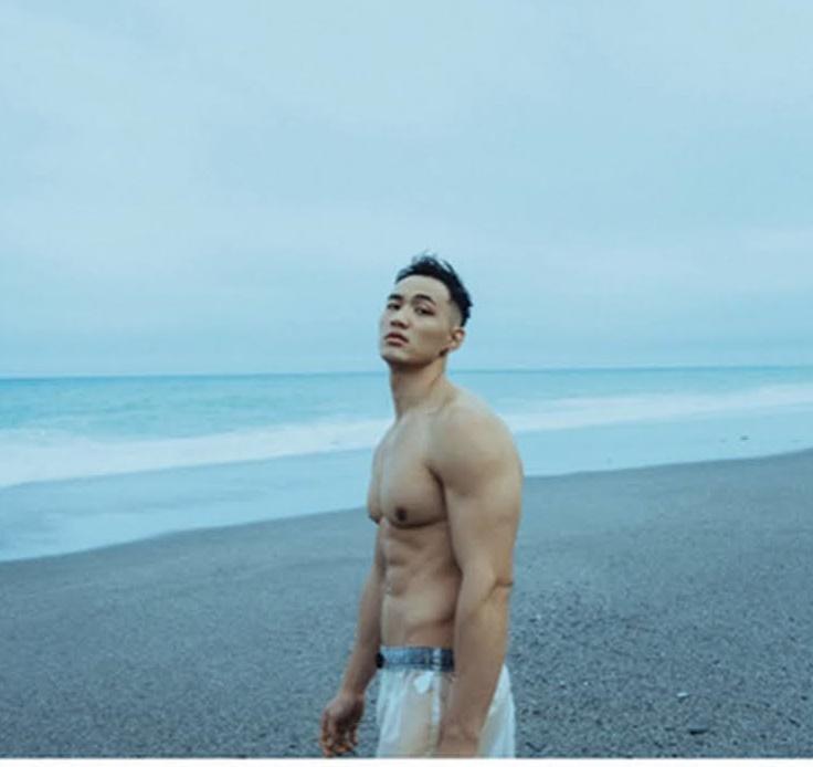 หนุ่มหล่อขึ้นปก 1028.5