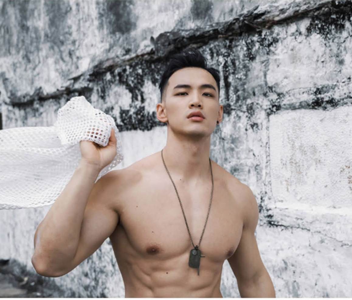 หนุ่มหล่อขึ้นปก 1028.5