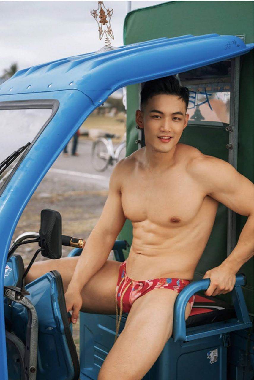 หนุ่มหล่อขึ้นปก 1028.5