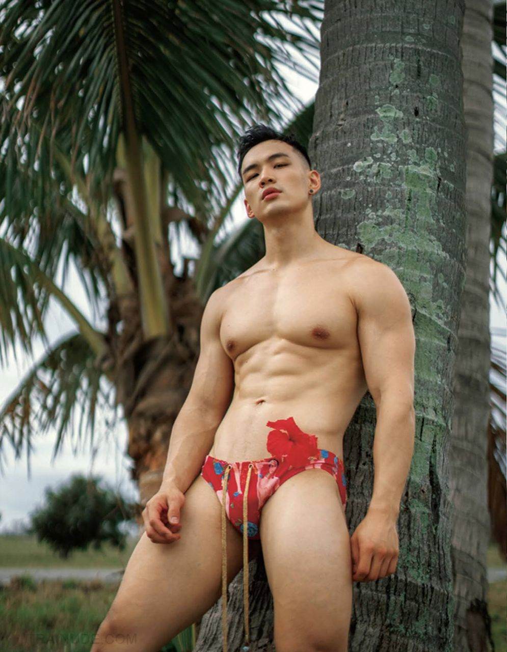 หนุ่มหล่อขึ้นปก 1028.5