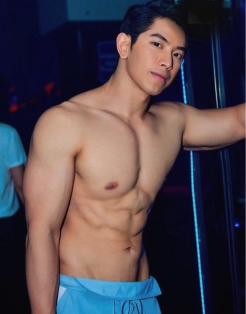 เปลือย:ขวัญ ภูวเมศ