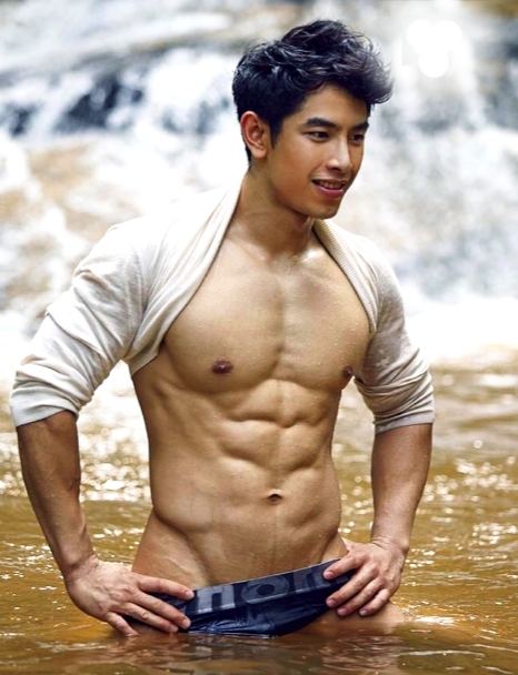 เปลือย:ขวัญ ภูวเมศ