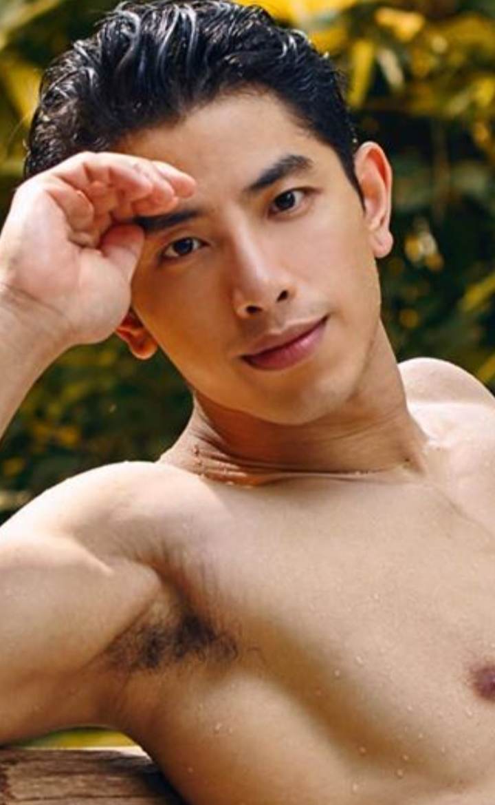 เปลือย:ขวัญ ภูวเมศ
