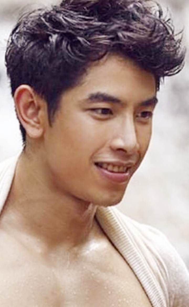 เปลือย:ขวัญ ภูวเมศ