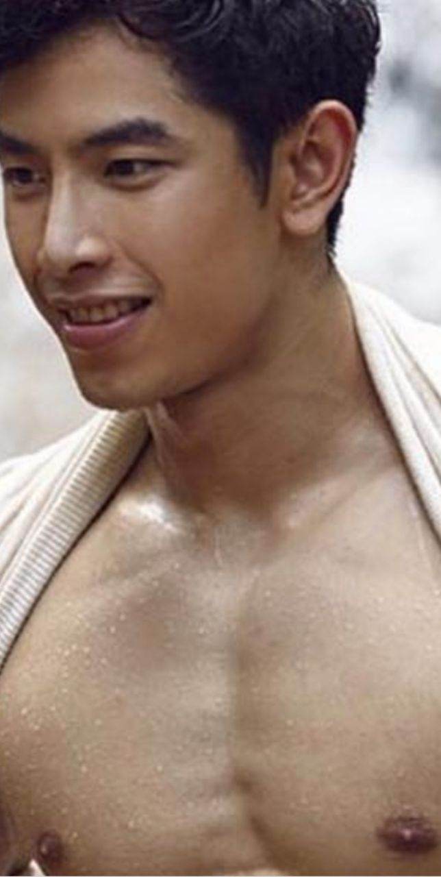 เปลือย:ขวัญ ภูวเมศ