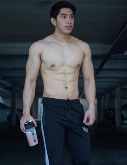 เปลือย:ขวัญ ภูวเมศ