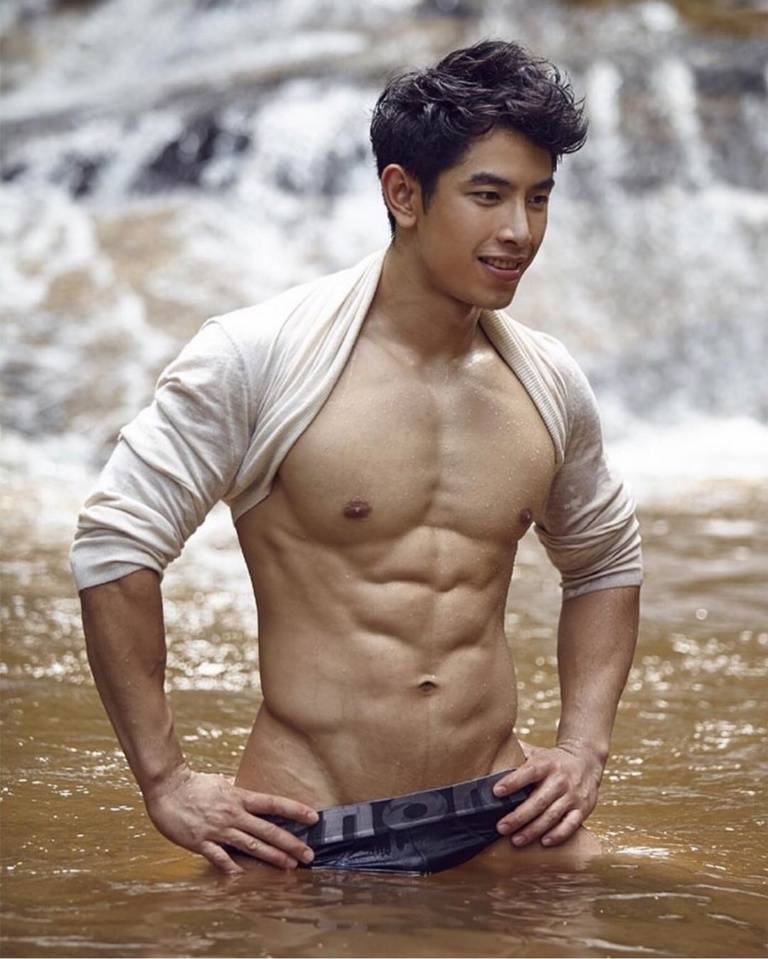 เปลือย:ขวัญ ภูวเมศ