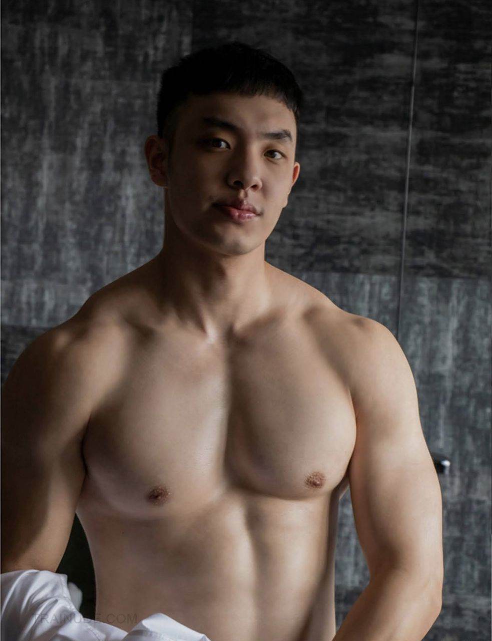 หนุ่มหล่อขึ้นปก 1027.6
