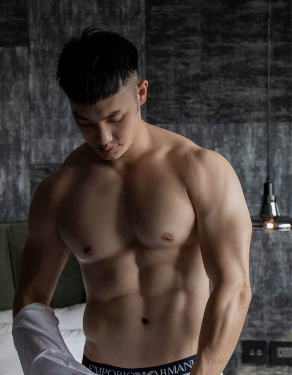 หนุ่มหล่อขึ้นปก 1027.6