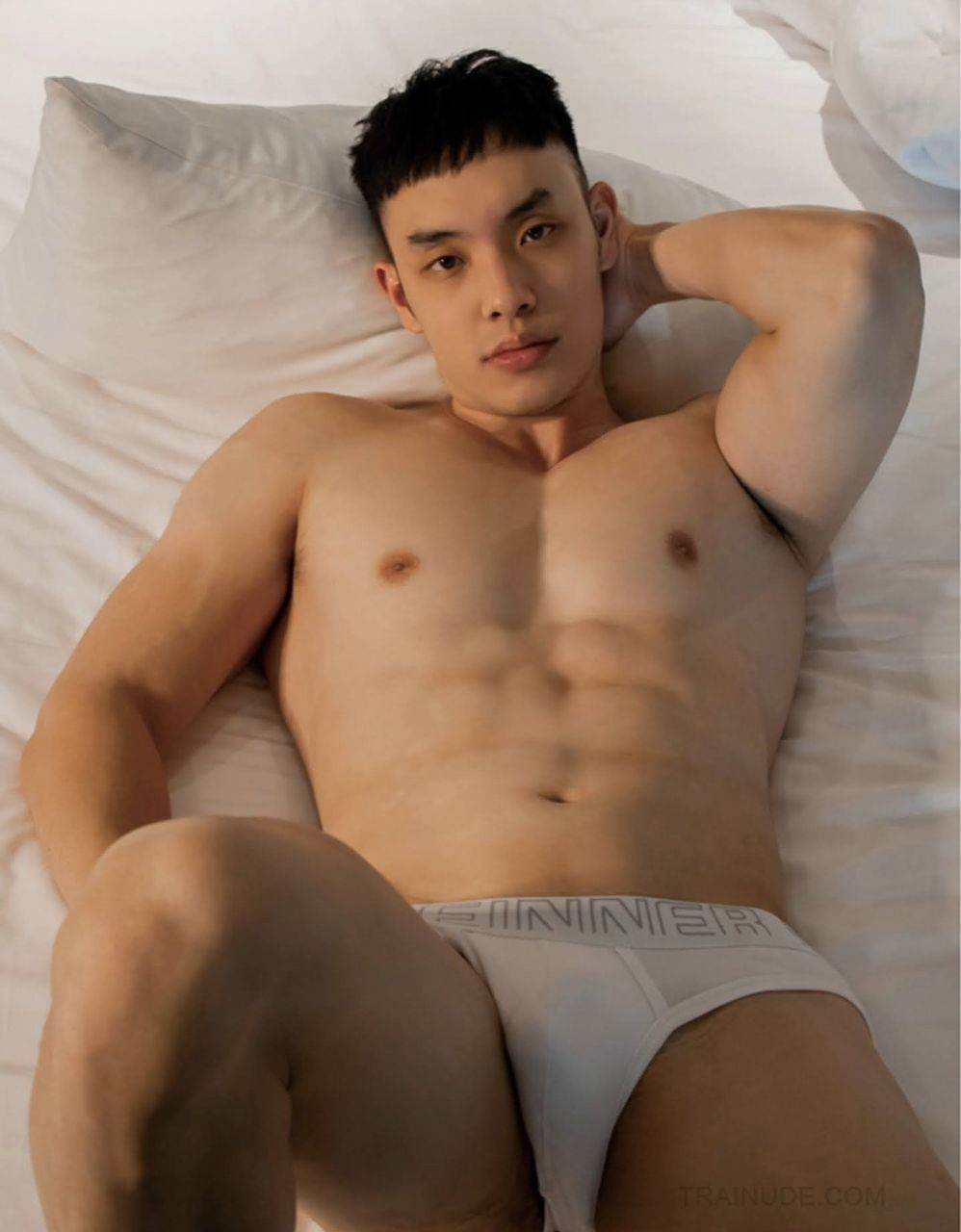 หนุ่มหล่อขึ้นปก 1027.6