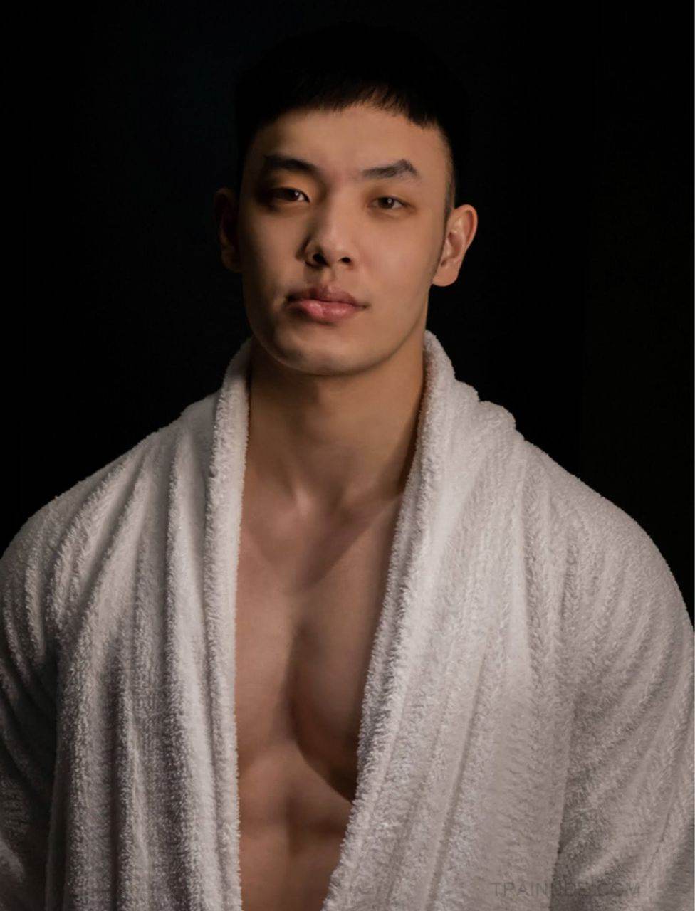 หนุ่มหล่อขึ้นปก 1027.6