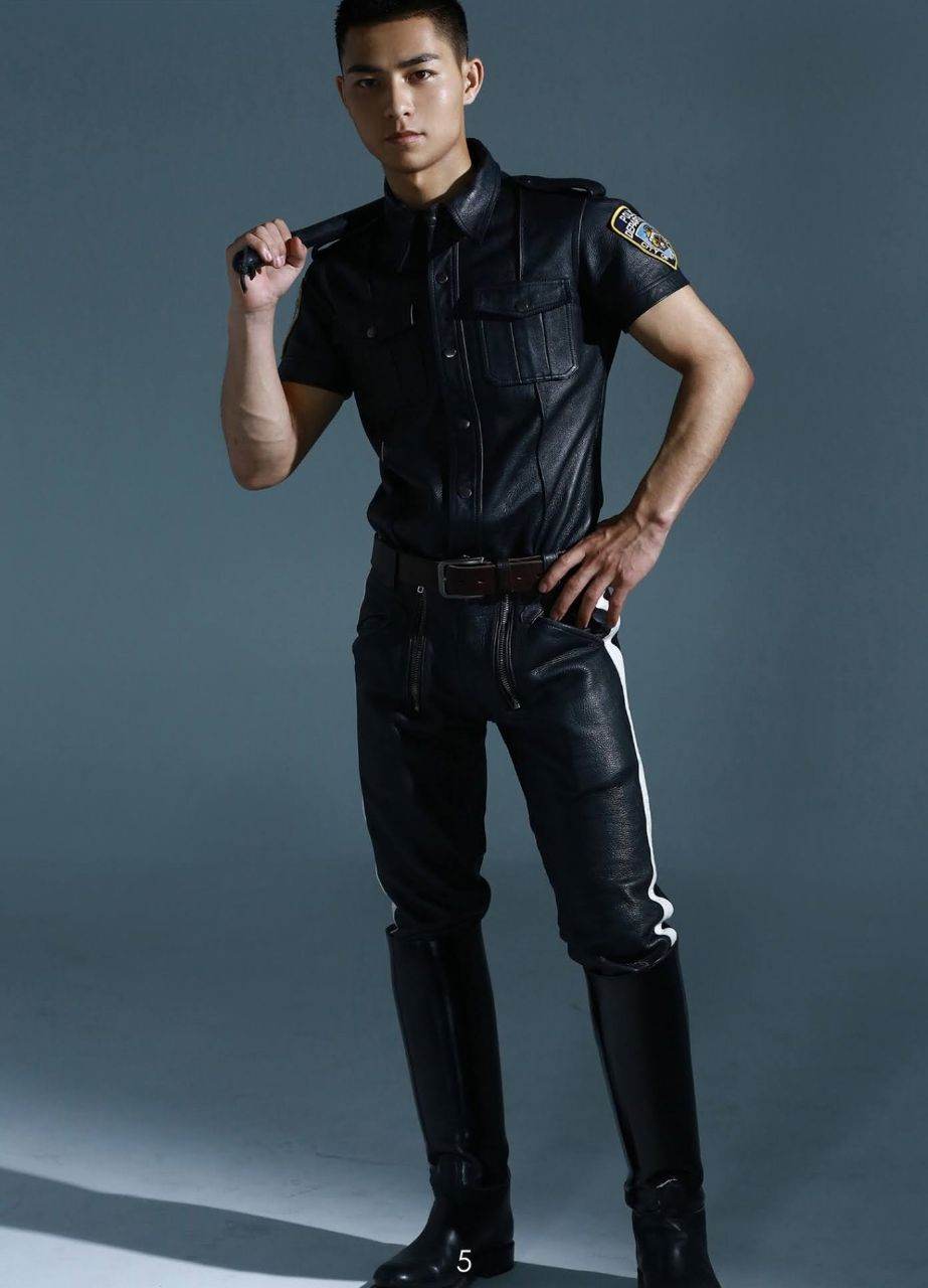 หนุ่มหล่อขึ้นปก 1029