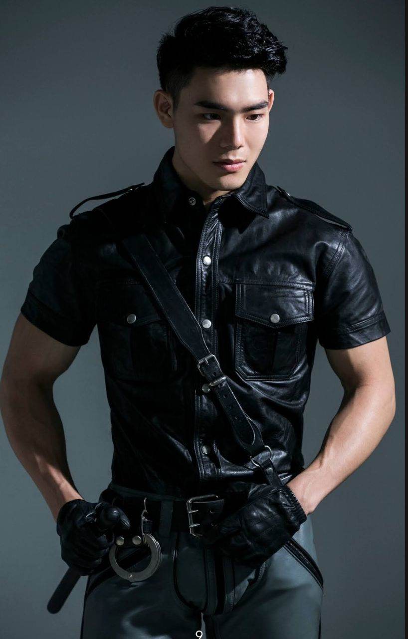 หนุ่มหล่อขึ้นปก 1029