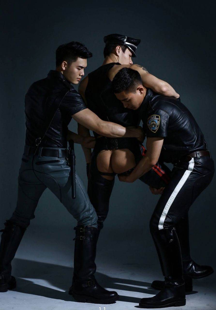 หนุ่มหล่อขึ้นปก 1029