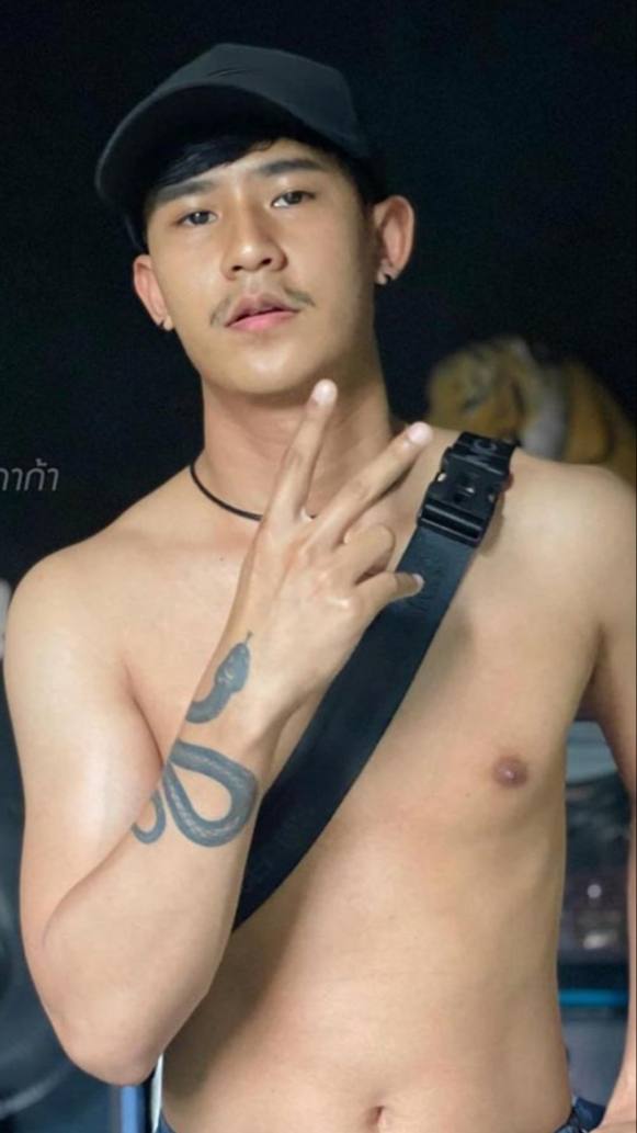 แซ่บแพร็บๆ: เบส กาก้า