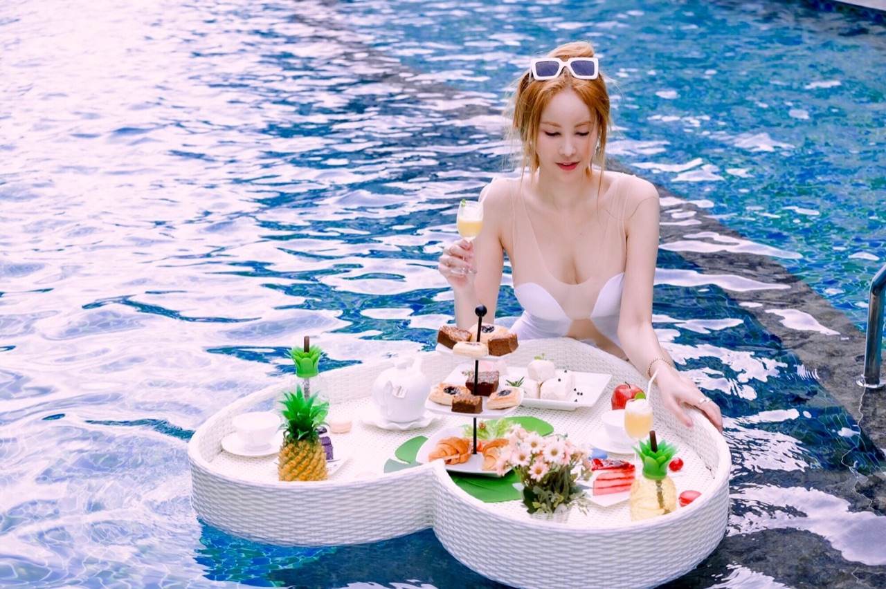 สาวสวยน่ารักสดใส สาวสองอวดหุ่นสวยผิวขาว จนสาวแท้ต้องยอมแพ้