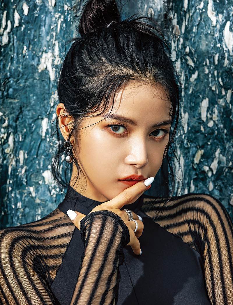 Solar (MAMAMOO) & Yang Chi Seung @ Men&rsquo;s Health Korea August 2021