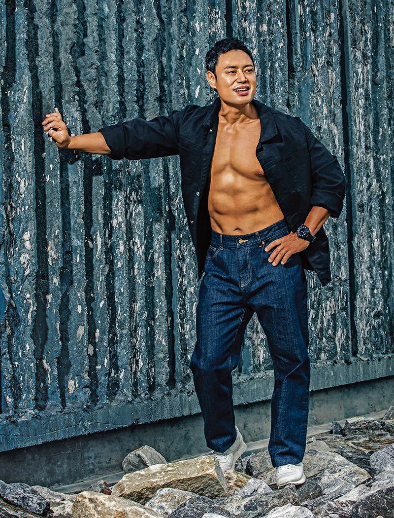 Solar (MAMAMOO) & Yang Chi Seung @ Men&rsquo;s Health Korea August 2021