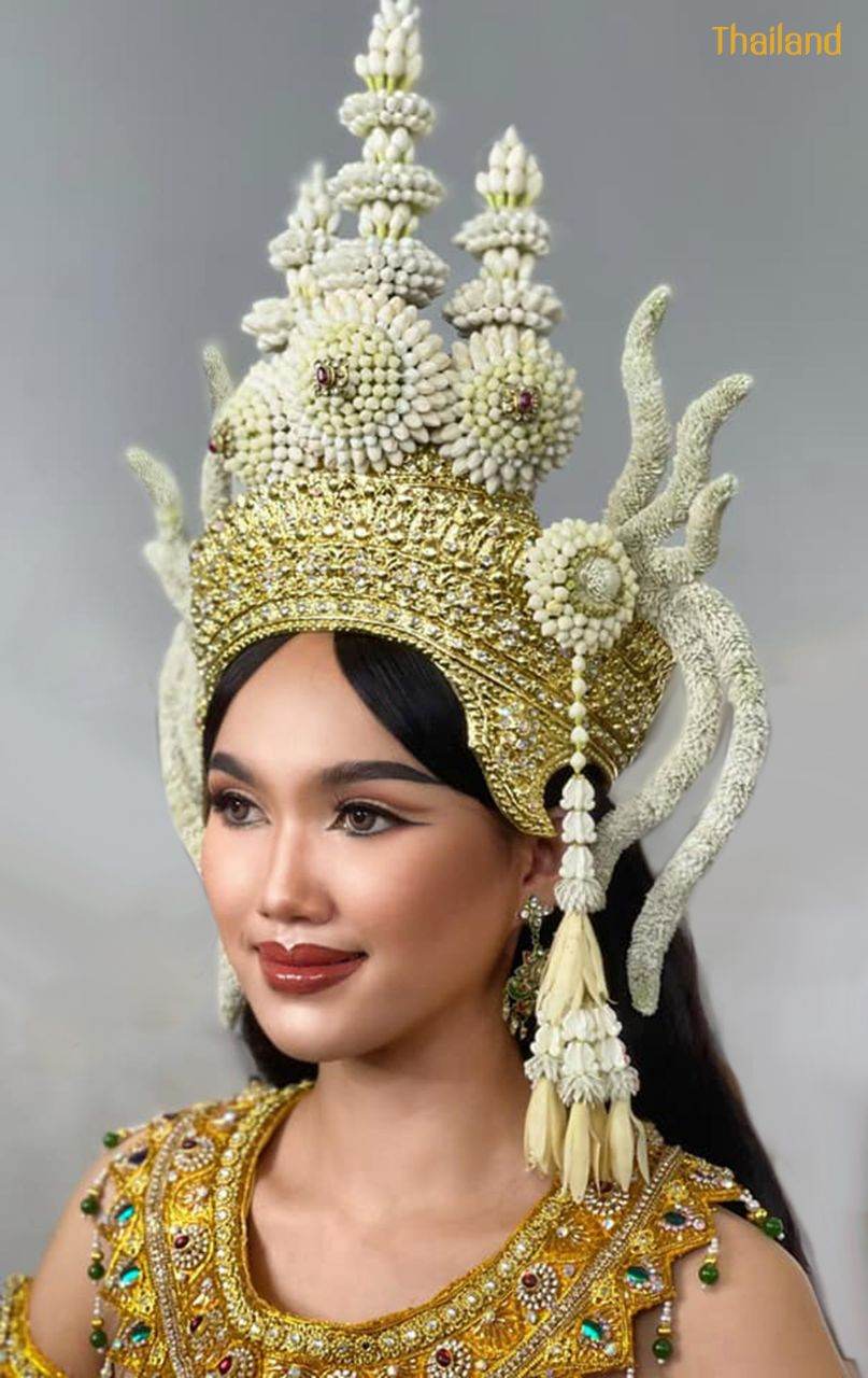 The beautiful floral jewelry on Thai apsara headdress | THAILAND 🇹🇭 ️