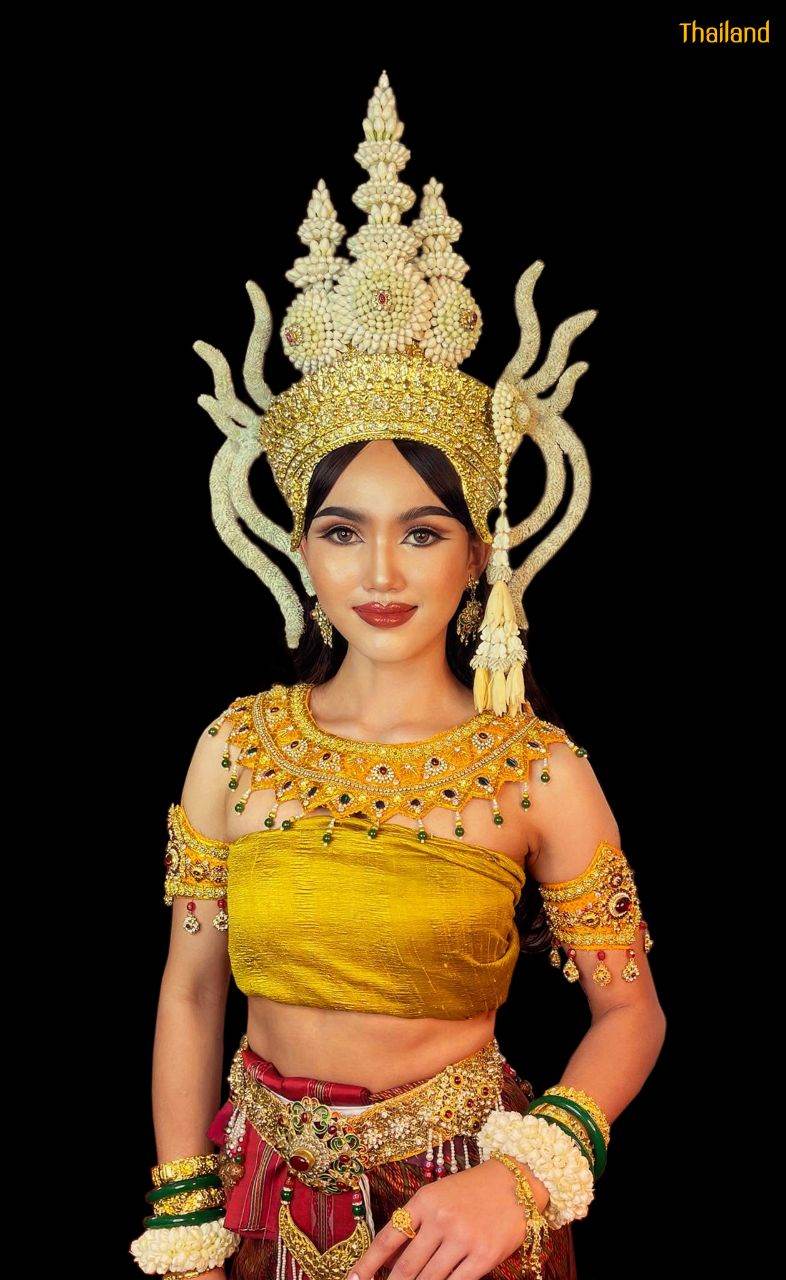 The beautiful floral jewelry on Thai apsara headdress | THAILAND 🇹🇭 ️