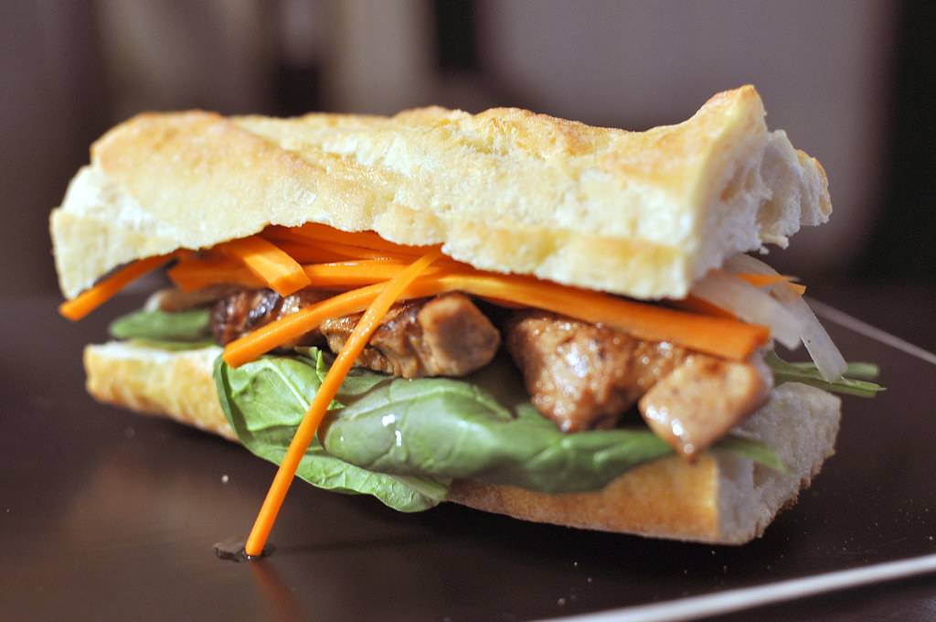 บั๋นหมี่ (Banh mi)
