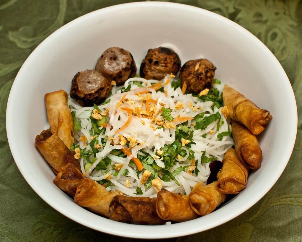 บุ๋นจ่า (Bun cha)