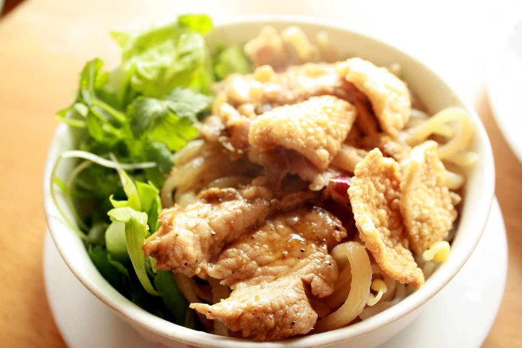 เกาเหลา (Cao lau)